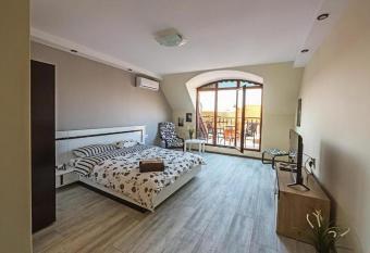 Victoria Hotel Rooms Veliko Tarnovo has Balcony rooms