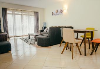 Elegant Art Deco Home with Free Wi-Fi, Parking, Netflix, Office Desk, Computer & Baby Cot in Ruaka has Balcony rooms