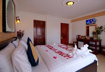 Bou Phanith Villa allows 18 year olds to book a room