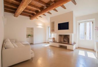 Luxury Apartment Desenzano Del Garda allows 18 year olds to book a room