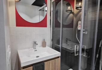 LoveSparadise -Suite Le Secret allows 18 year olds to book a room