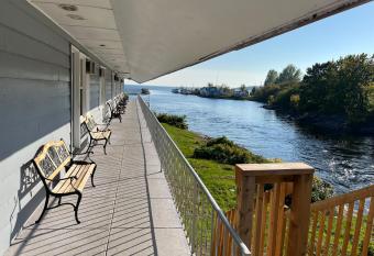 Old Mill Motel has Balcony rooms
