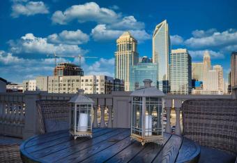 Uptown Sunset Terrace near Carson Station has Balcony rooms