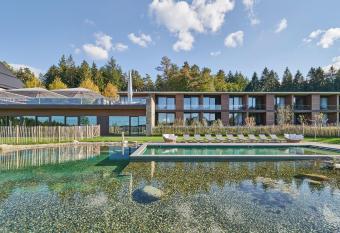 Hotel Munde allows 18 year olds to book a room