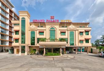 Grand Palace Hotel allows 18 year olds to book a room