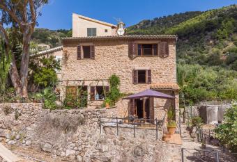 Sa Teulera has Balcony rooms