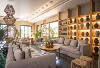 be batroun allows 18 year olds to book a room