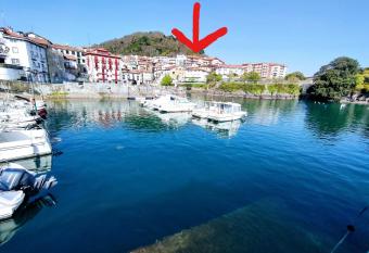 Piso turistico Mundaka con opci  n a garaje allows 18 year olds to book a room
