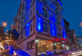 Montagna Hera Hotel Taksim allows 18 year olds to book a room