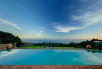 Cortijo La Hoya allows 18 year olds to book a room