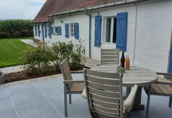 Au Chant des Oiseaux has Balcony rooms