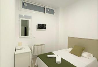 HOSPEDAJE LA PAZ allows 18 year olds to book a room