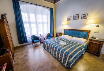 Hotel Elite Prague allows 18 year olds to book a room