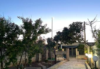 Casa Vacanze Linuccio has Balcony rooms