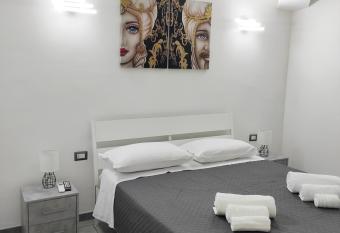 Villa Hippodrom allows 18 year olds to book a room