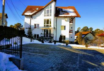 Pensiunea Riunione has Balcony rooms