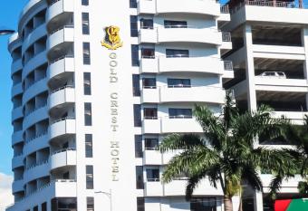 Gold Crest Hotel has rooms with a private hot tub