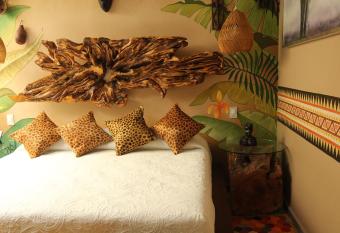 Ekl  ctic Hotel Boutique allows 18 year olds to book a room