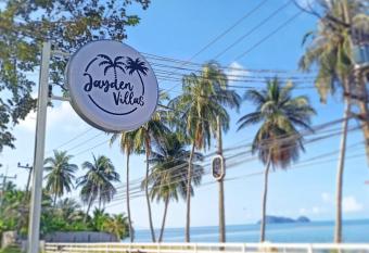 Jayden Villas allows 18 year olds to book a room