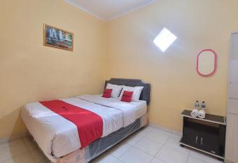 RedDoorz Syariah At Endrayanti Inn RSUD Yogyakarta allows 18 year olds to book a room