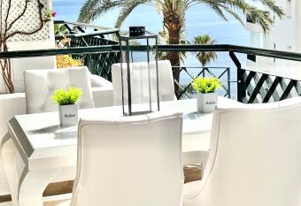MI CAPRICHO 4C BEACHFRONT -Apartment with sea view - Costa del Sol has Balcony rooms