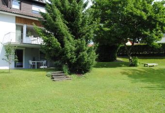 Ferienhaus Joos allows 18 year olds to book a room