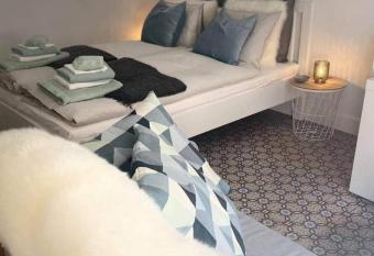 La cave de Nana allows 18 year olds to book a room