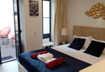 Oporto Wine Cellars allows 18 year olds to book a room