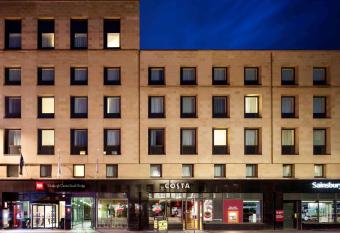 ibis Edinburgh Centre South Bridge     Royal Mile allows 18 year olds to book a room