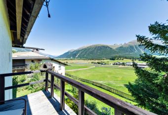 Chesa Minouche - Celerina has Balcony rooms