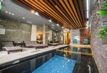 KH Hotel Boutique allows 18 year olds to book a room