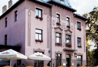 Hotel Grand allows 18 year olds to book a room