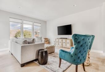 Boise Neighborhood Getaway has Balcony rooms