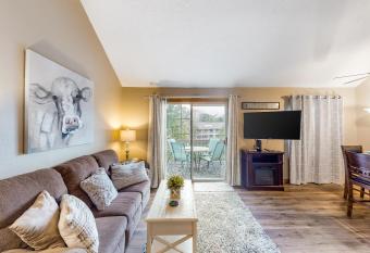 Fall Creek Resort & Pond View Retreat has Balcony rooms