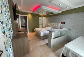 Hotel l Motel 1001 Prime -   guas Claras allows 18 year olds to book a room