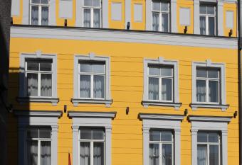 Old Riga Plaza Hotel allows 18 year olds to book a room