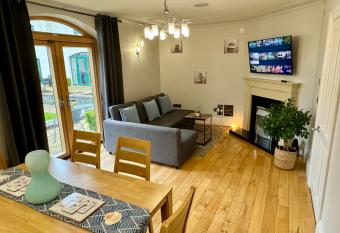 3 Castle Hume Court Holiday House allows 18 year olds to book a room