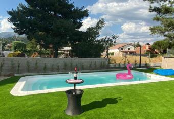 Charming apartment in Becerril de la Sierra allows 18 year olds to book a room