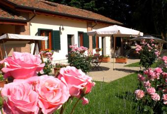 Valle degli Arci has Balcony rooms