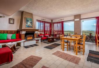 Thomas Hotel has Balcony rooms