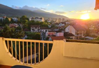 Comfortable apartment for a pleasant trip allows 18 year olds to book a room