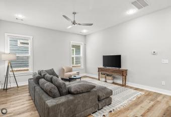 Razorback Getaway - Spacious Retreat Near Campus allows 18 year olds to book a room