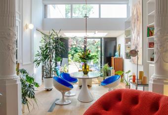 Island in Island, B&B boutique, Design et Vintage allows 18 year olds to book a room