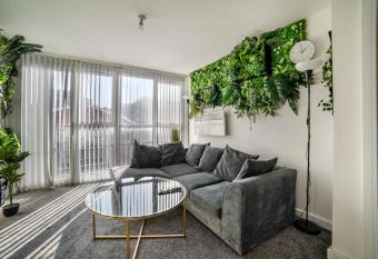 Leicester City Center - TBH has Balcony rooms