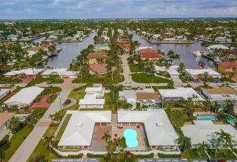 Dolphin Isles Resort has Balcony rooms