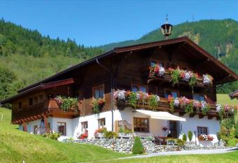 Haus Baumoos has Balcony rooms