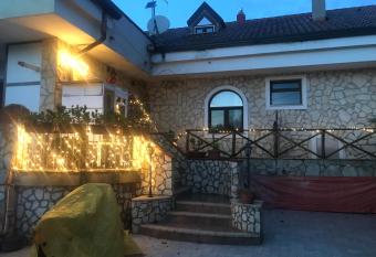 La fenice has Balcony rooms