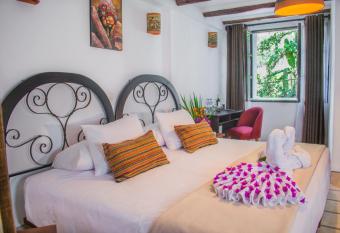 Vilas Insight Hotel Machupicchu allows 18 year olds to book a room