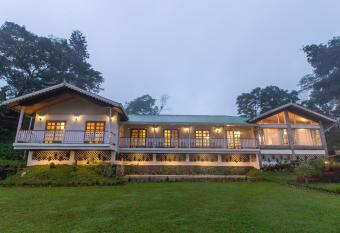 am   Stays & Trails Makaibari Bungalow, Darjeeling has Balcony rooms