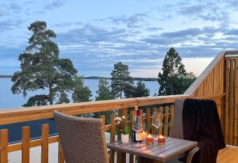 New lakehouse - amazing sea view and private pier! has Balcony rooms